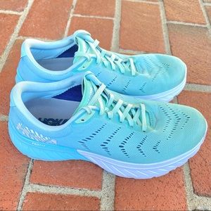 Hoka One One Mach 2